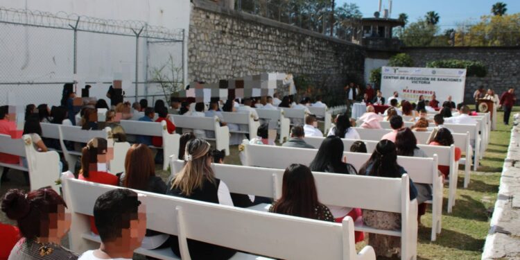 Celebran matrimonios colectivos en CEDES Victoria