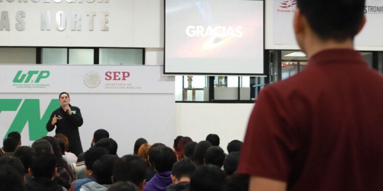 Proyecta UTTN a sus estudiantes mediante experiencias en programas de la NASA