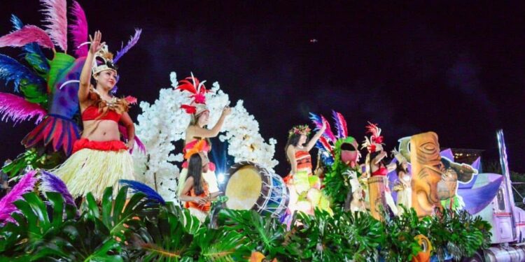 Desfile del carnaval en el sur con más de 60 participantes