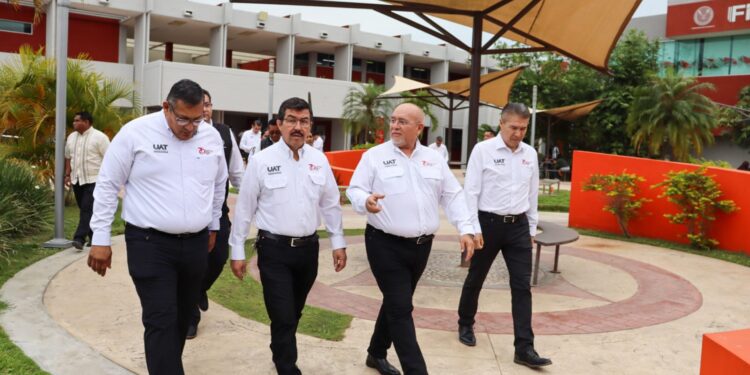 Forma UAT a estudiantes con más competencias para el mercado laboral