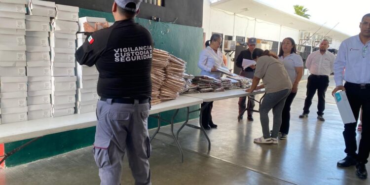 Reciben CEDES de Tamaulipas cuatro mil 500 uniformes, zapatos y ropa de cama