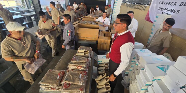Reciben CEDES de Tamaulipas cuatro mil 500 uniformes, zapatos y ropa de cama
