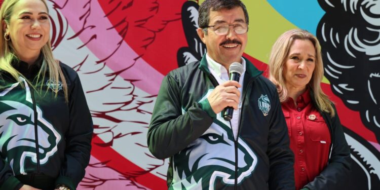 Fomenta el rector Dámaso Anaya talento e innovación en la FADU