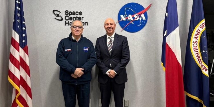 Proyectan docentes a Tamaulipas en conferencia mundial organizada por la NASA