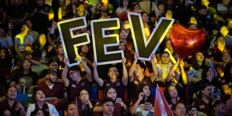 Estudiantes de la UAT disfrutan del tributo musical “Broken Heart Club”