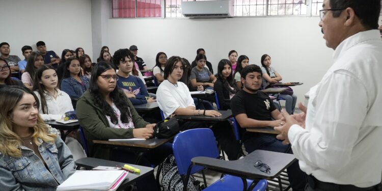 El diálogo con universitarios define el nuevo rumbo de la UAT: rector