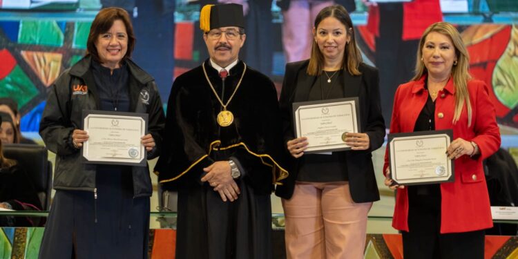 Reconoce la UAT a universitarios por su excelencia y humanismo