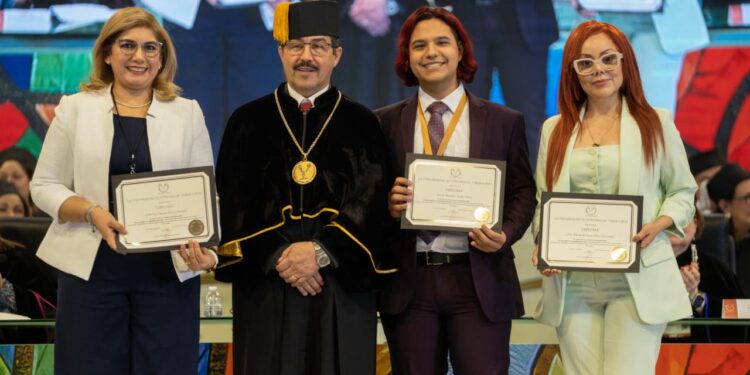 Reconoce la UAT a universitarios por su excelencia y humanismo