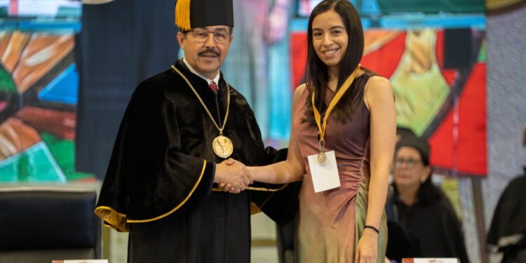 Reconoce la UAT a universitarios por su excelencia y humanismo