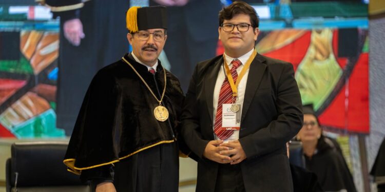 Reconoce la UAT a universitarios por su excelencia y humanismo