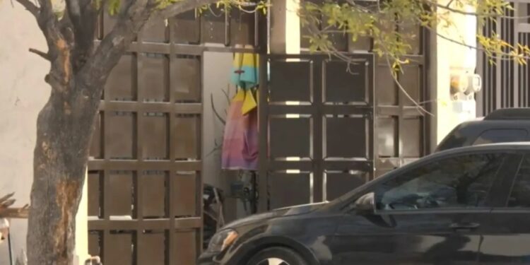 Atados en su propia casa: Criminales armados despojan de fortuna en joyería a pareja de Apodaca