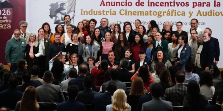 Salma Hayek y Claudia Sheinbaum blindan el cine mexicano frente a estigmas extranjeros