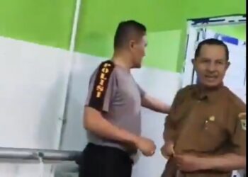 Profesor y alumno de secundaria detenidos tras incidente en el baño de una mezquita