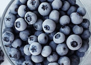 Alerta de la FDA: Retiran más de 25,000 kilos de arándanos por posible brote de Listeria