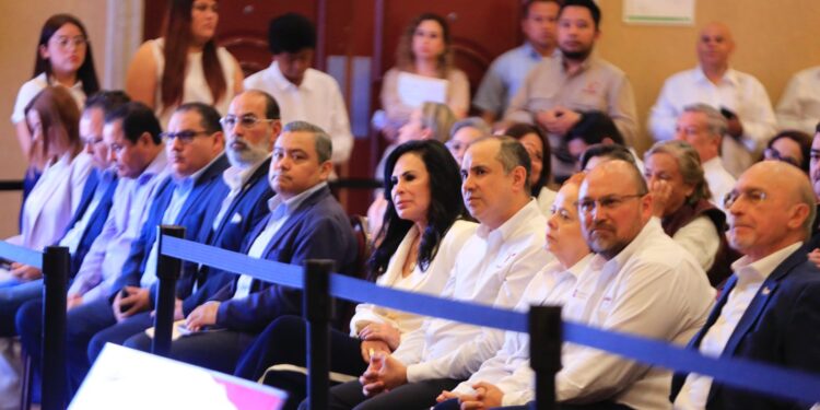 Reconoce Infonavit a Américo Villarreal por liderazgo en construcción de viviendas