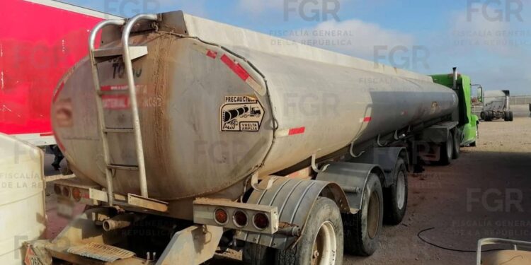 Golpe al huachicol: La FGR asegura más de 2 millones de litros de combustible en la frontera