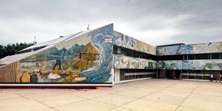 Evalúan autoridades educativas limitar el uso del celular en las escuelas