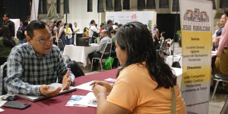 Ofertan más de mil vacantes en Feria Nacional de Empleo para la Mujer en Tampico