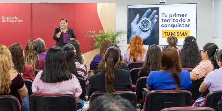 Impulsa Centro de Tecnología Educativa liderazgo femenino a través de la inteligencia emocional