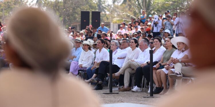 Américo y María de Villarreal reconocen la historia y el trabajo de las despicadoras de Tamaulipas