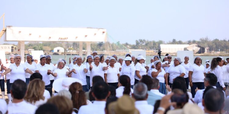 Américo y María de Villarreal reconocen la historia y el trabajo de las despicadoras de Tamaulipas