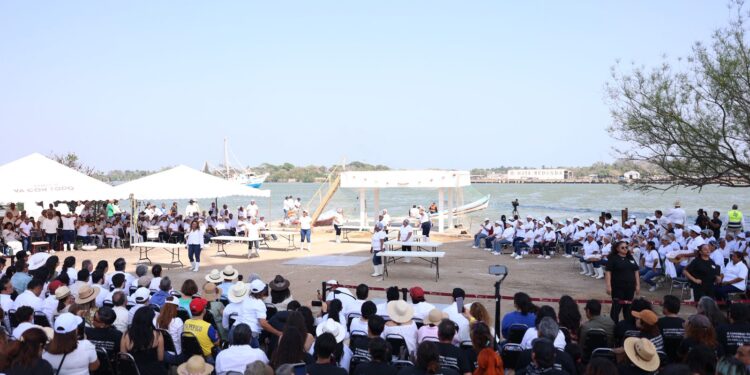 Américo y María de Villarreal reconocen la historia y el trabajo de las despicadoras de Tamaulipas