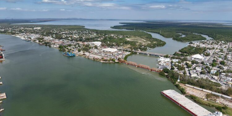 Acompaña Américo Villarreal a Claudia Sheinbaum en conmemoración de la Expropiación Petrolera