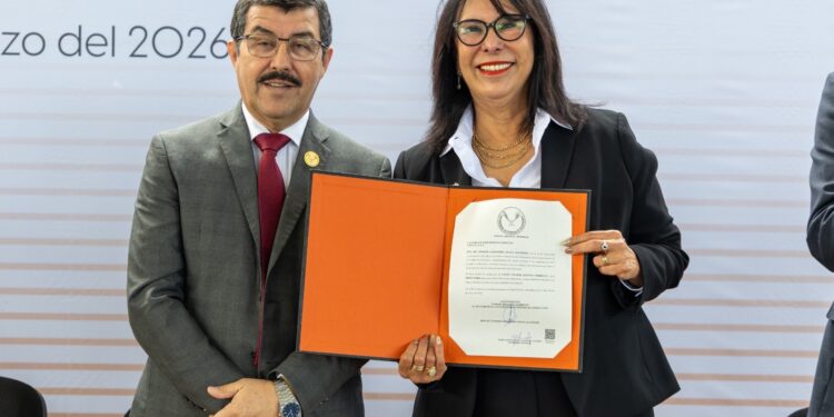 Dra. Laura Jiménez Ferretiz rinde protesta como directora de la FCAT-UAT