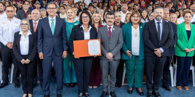 Dra. Laura Jiménez Ferretiz rinde protesta como directora de la FCAT-UAT