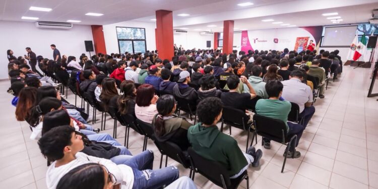 Participan más de 800 jóvenes en ciclo de conferencias “INLOVE: Más Amor Menos Riesgos”: INJUVE