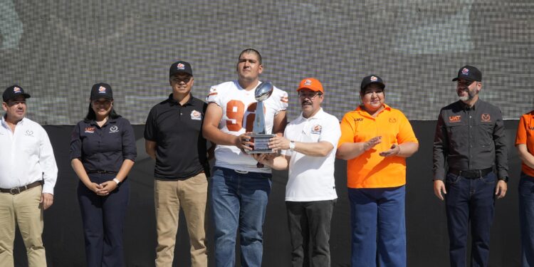 El rector Dámaso Anaya inaugura la temporada 2026 de la LUFAUAT