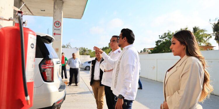 Supervisa gobernador operaciones y despacho de la Gasolinera del Pueblo