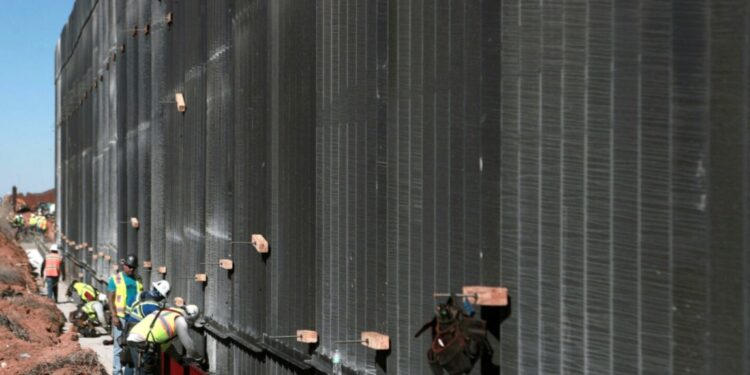 Estrategia Térmica en la Frontera: El nuevo muro «negro mate» llega a Ciudad Juárez