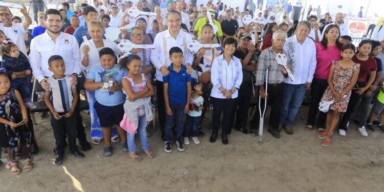 En enlace a la mañanera, presidenta Sheinbaum y Américo entregan viviendas a familias de pescadores en Tamaulipas