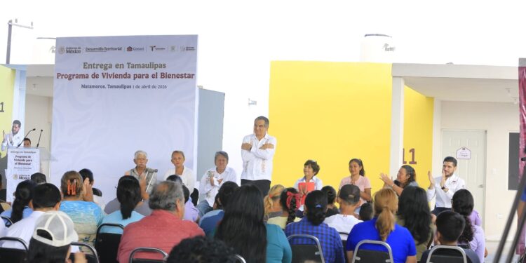 En enlace a la mañanera, presidenta Sheinbaum y Américo entregan viviendas a familias de pescadores en Tamaulipas