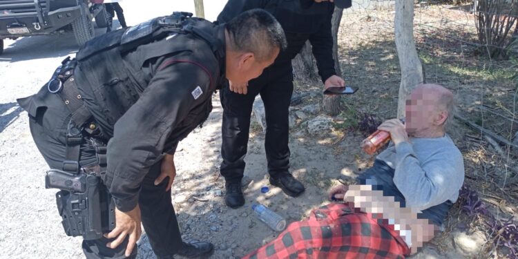 Guardia Estatal auxilia a adulto mayor en situación de abandono en Díaz Ordaz