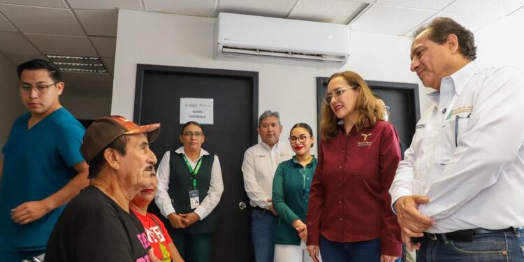 Supervisa secretaria de Salud módulos de atención médica del Operativo de Semana Mayor en La Pesca en Soto la Marina