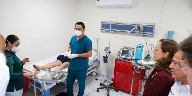 Supervisa secretaria de Salud módulos de atención médica del Operativo de Semana Mayor en La Pesca en Soto la Marina