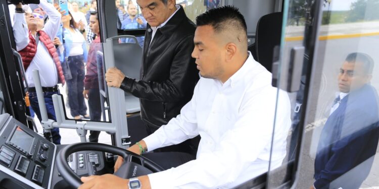 Supervisa gobernador unidades del nuevo sistema de transporte público de Tamaulipas