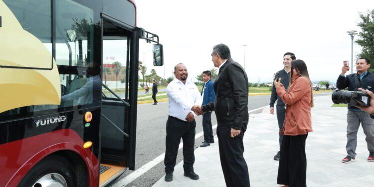 Supervisa gobernador unidades del nuevo sistema de transporte público de Tamaulipas