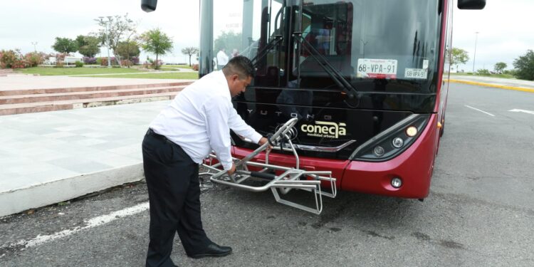 Supervisa gobernador unidades del nuevo sistema de transporte público de Tamaulipas