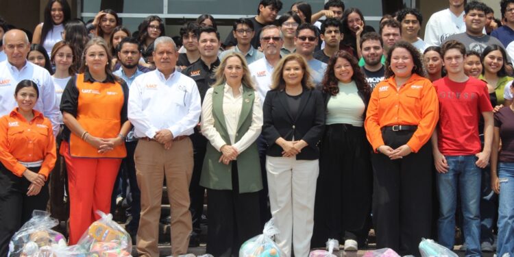 Entrega UAT juguetes a niñas y niños con la jornada “Alegrando Corazones”