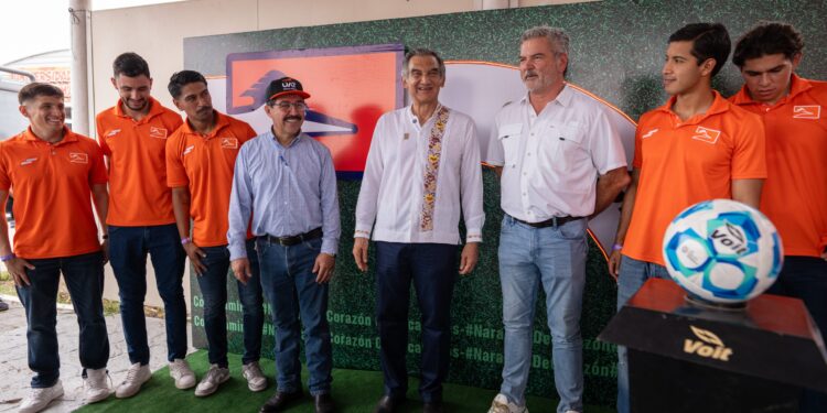 Rodeado de niños alegres, el gobernador Américo y el rector Dámaso Anaya disfrutaron de las amenidades de la UAT en el DIFzania 2026