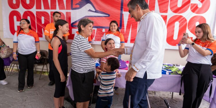 Rodeado de niños alegres, el gobernador Américo y el rector Dámaso Anaya disfrutaron de las amenidades de la UAT en el DIFzania 2026