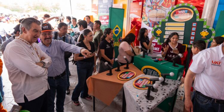 Rodeado de niños alegres, el gobernador Américo y el rector Dámaso Anaya disfrutaron de las amenidades de la UAT en el DIFzania 2026