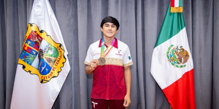 Recibe gobernador a históricos campeones tamaulipecos