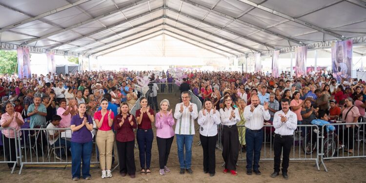 Américo y María celebran a las madres y llevan brigada de servicios a Abasolo