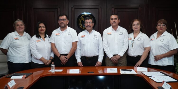 La UAT y el SUTUAT firman convenio de revisión salarial 2026