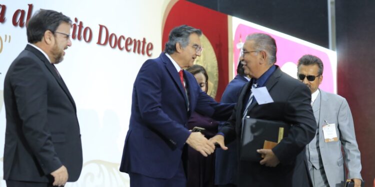 Las y los maestros son el corazón de la transformación: Américo Villarreal