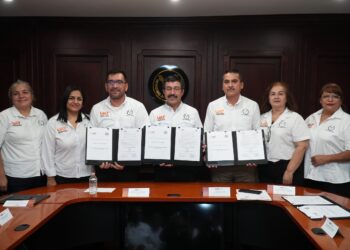 La UAT y el SUTUAT firman convenio de revisión salarial 2026